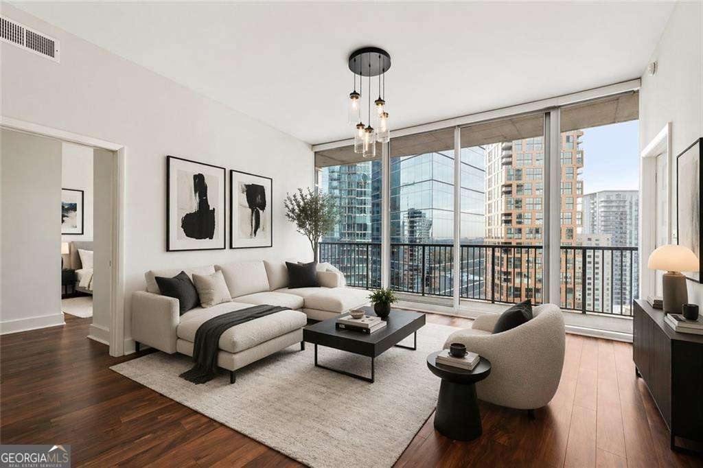 2 bedroom, 2 bathroom, 1,213 sq ft condominium sold at 1080 Peachtree Street 1904, Atlanta, GA 30309