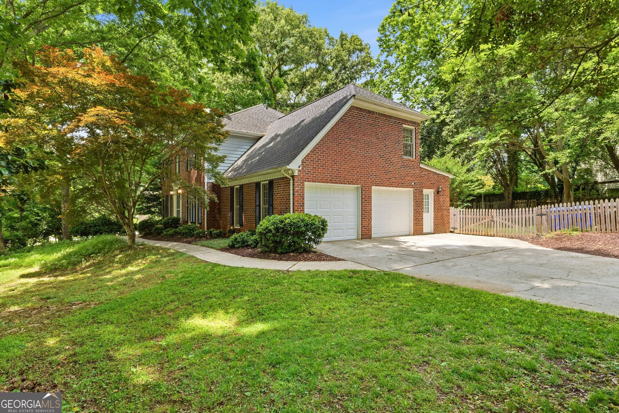 5 bedroom, 2.5 bathroom, 3,458 sq ft single family residence for sale at 100 Lakemont Circle, Fayetteville, GA 30215 — photo 5
