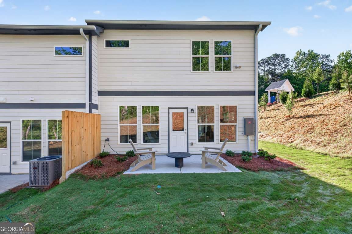3 bedroom, 2.5 bathroom, 2,035 sq ft townhouse for sale at 3705 Dell Way, Cumming, GA 30040 — photo 4