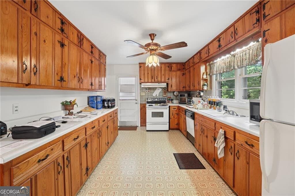 3 bedroom, 3 bathroom, 1,779 sq ft single family residence for sale at 294 Elden Drive, Sandy Springs, GA 30342 — photo 6