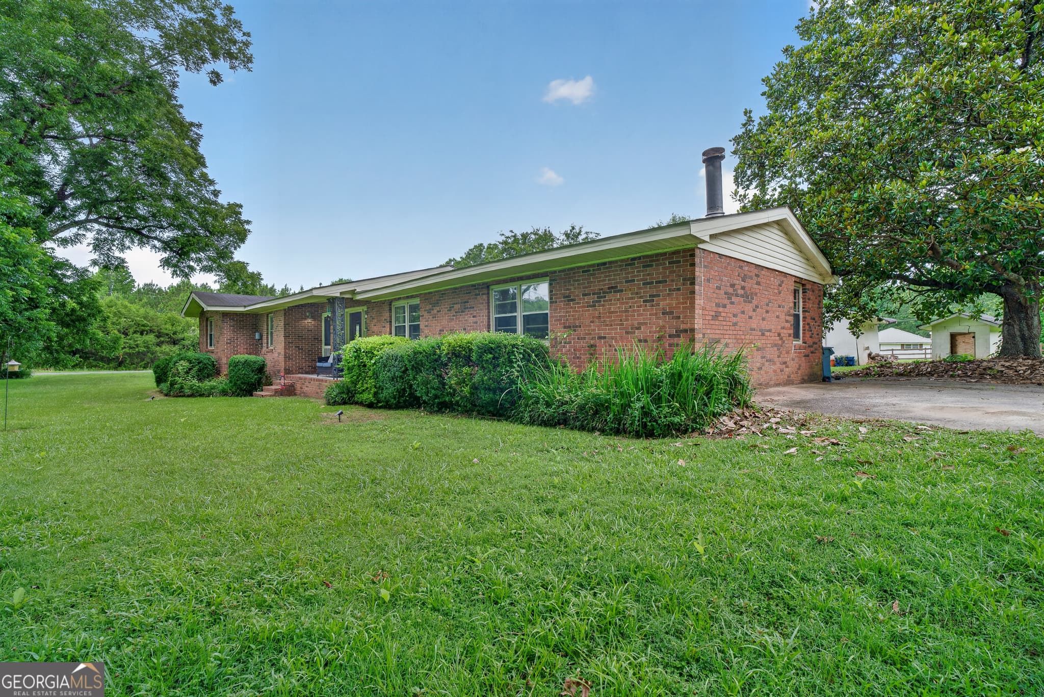 3 bedroom, 1 bathroom, 1,552 sq ft single family residence for sale at 8295 Lower Thomaston Road, Macon, GA 31220 — photo 6
