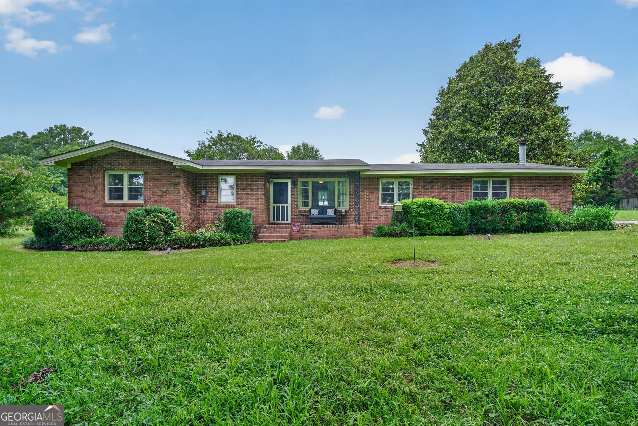 3 bedroom, 1 bathroom, 1,552 sq ft single family residence for sale at 8295 Lower Thomaston Road, Macon, GA 31220 — photo 1 of 47