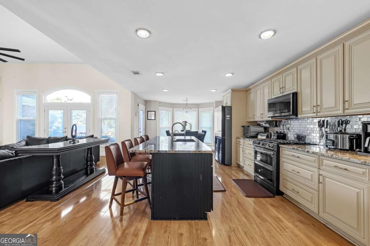 5 bedroom, 4 bathroom, 4,874 sq ft single family residence for sale at 1001 Landmark Drive, Mcdonough, GA 30252 — photo 7
