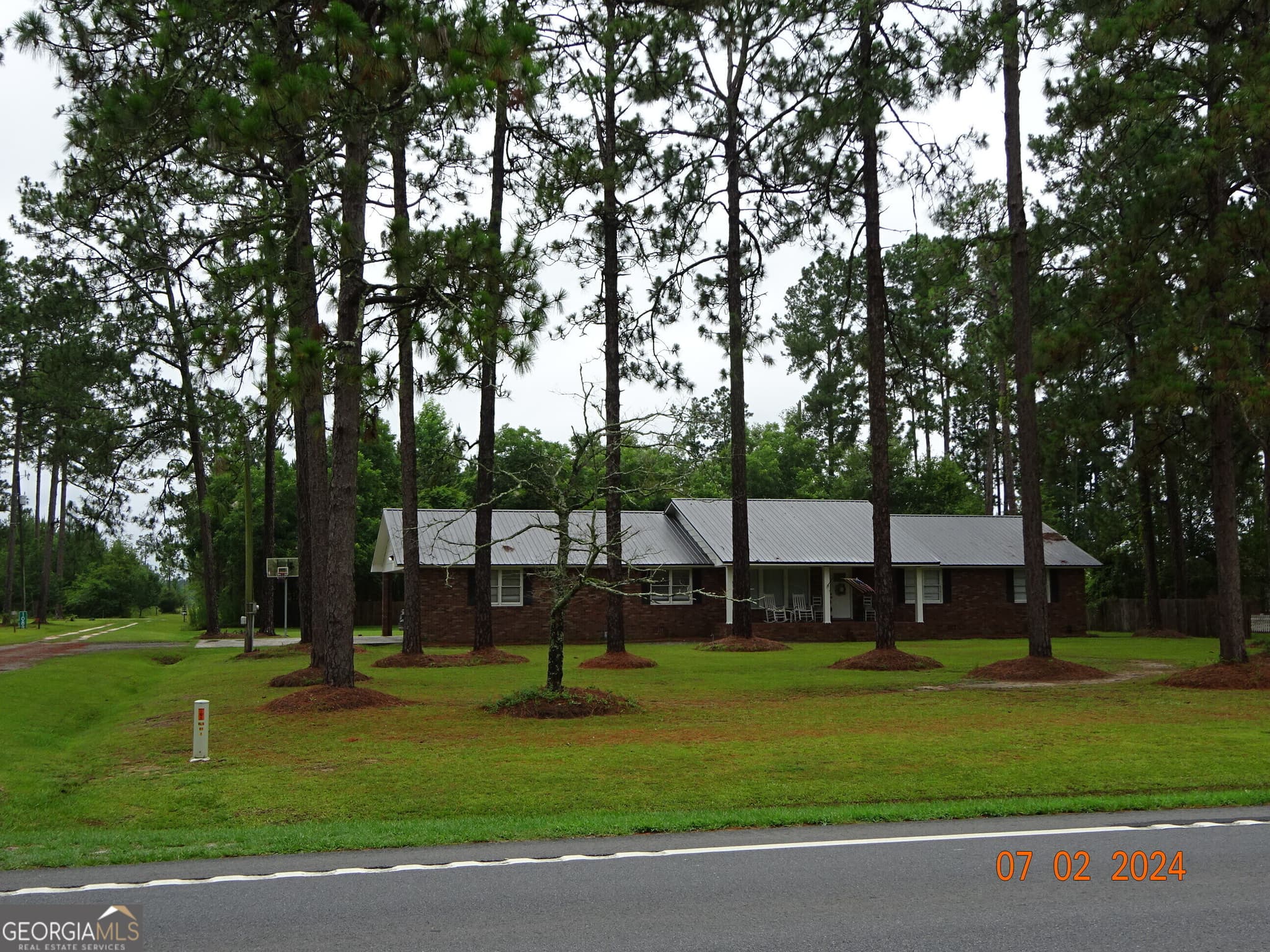 3 bedroom, 2.5 bathroom, 2,263 sq ft single family residence sold at 1060 US Highway 280, Claxton, GA 30417