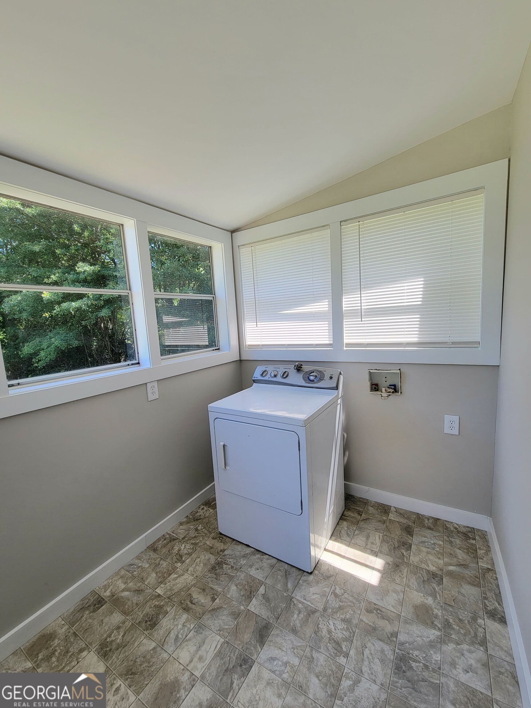 2 bedroom, 1 bathroom, 1,080 sq ft single family residence for rent at 59 Harber Street, Commerce, GA 30529 for $1,700 a month — photo 3