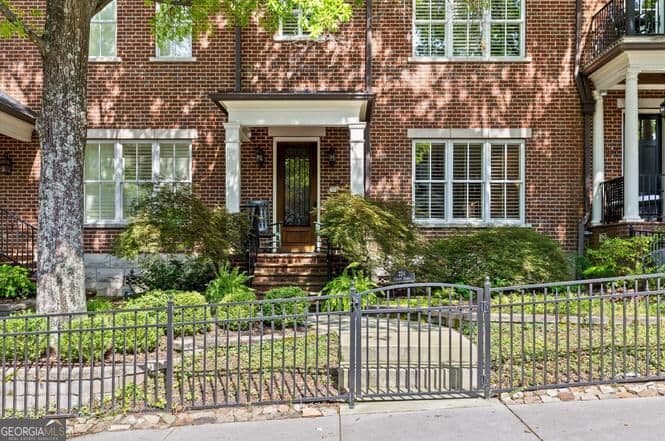 5 bedroom, 4.5 bathroom, 3,752 sq ft townhouse for sale at 224 Cherry Street, Chattanooga, TN 37403 — photo 2