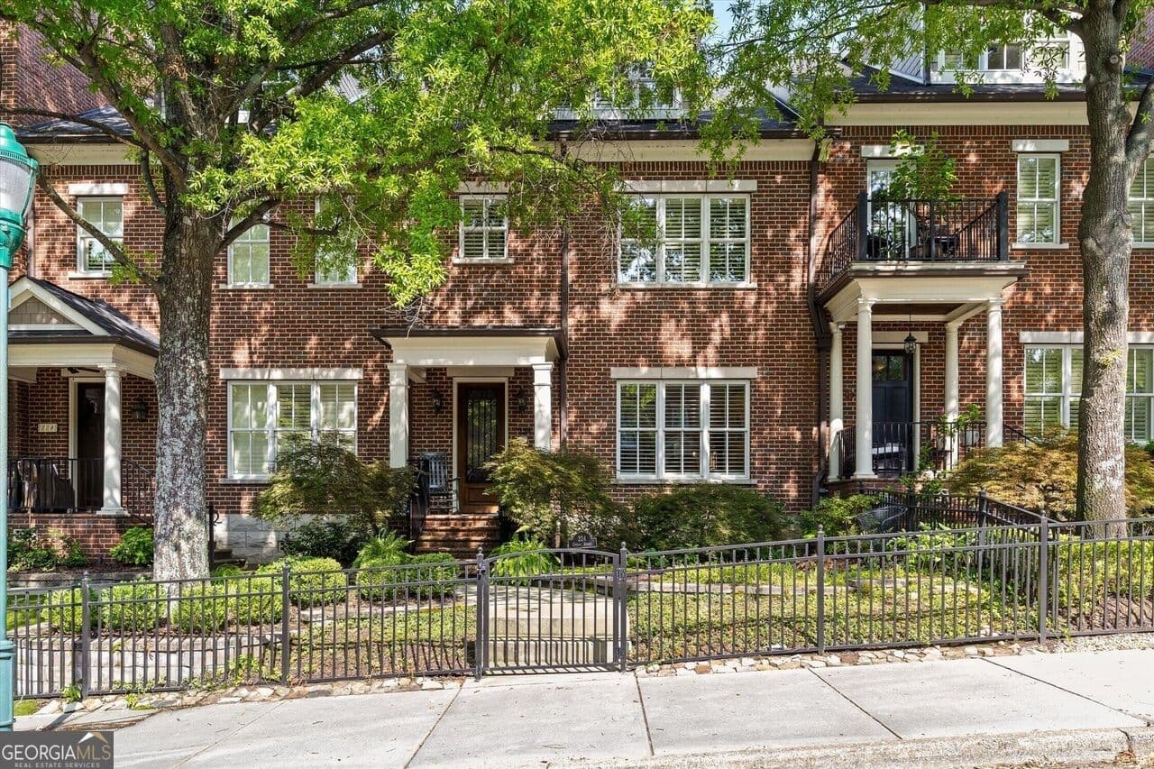 5 bedroom, 4.5 bathroom, 3,752 sq ft townhouse for sale at 224 Cherry Street, Chattanooga, TN 37403 — photo 4