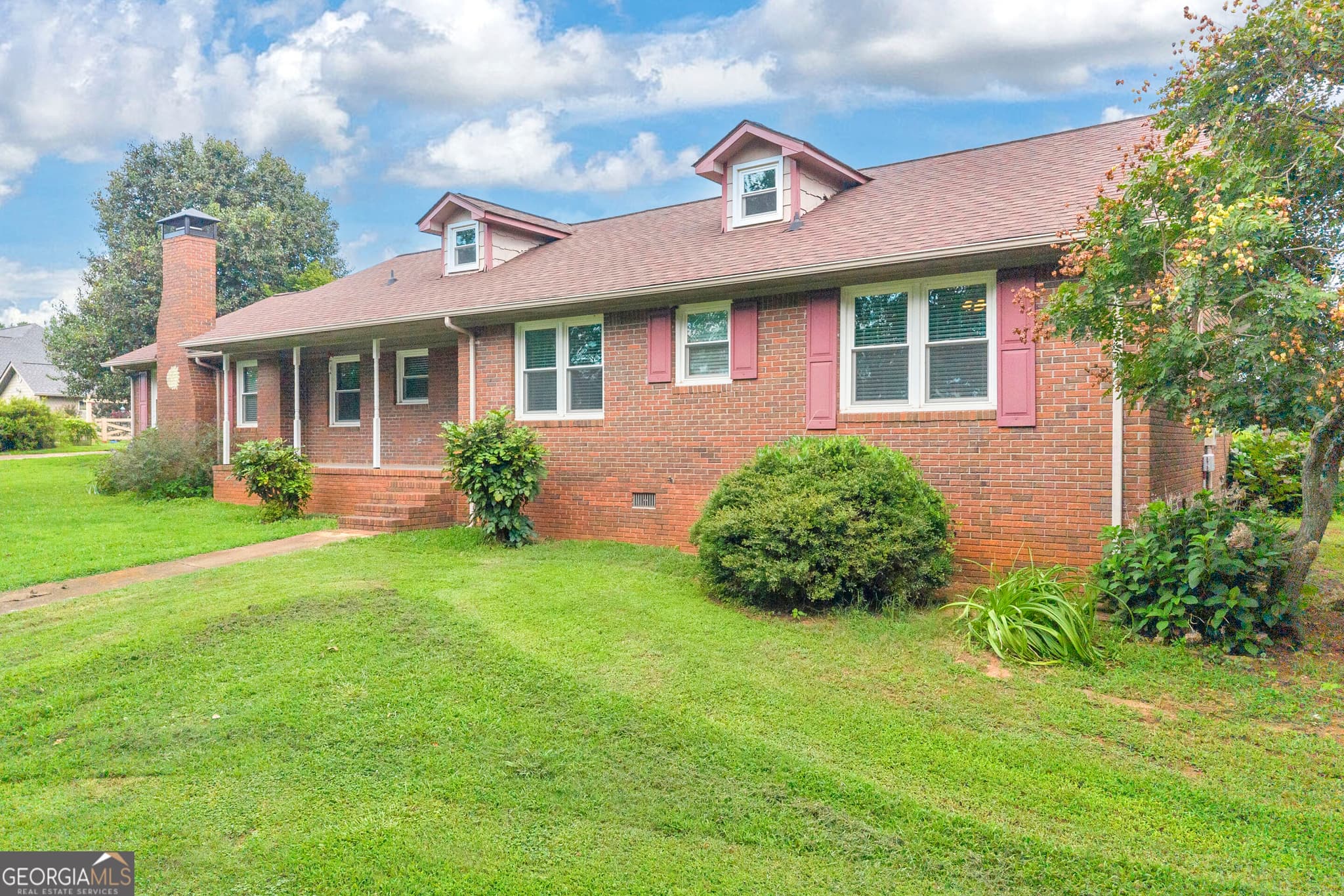 3 bedroom, 2 bathroom, 1,962 sq ft single family residence for sale at 125 Smokerise Drive, Baldwin, GA 30511 — photo 4
