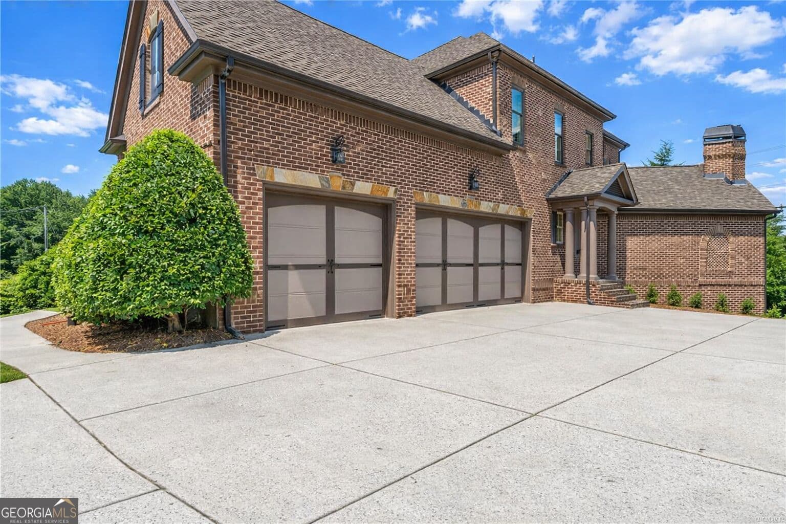 6 bedroom, 6.5 bathroom, 8,223 sq ft single family residence for sale at 2792 Springbluff Lane, Buford, GA 30519 — photo 2