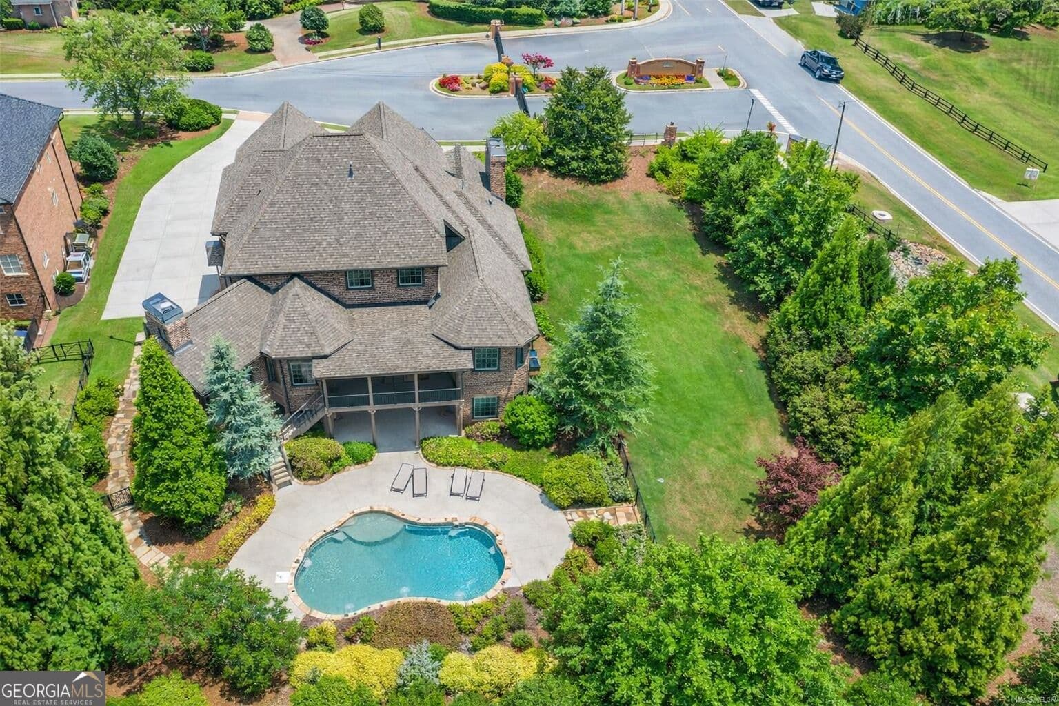 6 bedroom, 6.5 bathroom, 8,223 sq ft single family residence for sale at 2792 Springbluff Lane, Buford, GA 30519 — photo 3