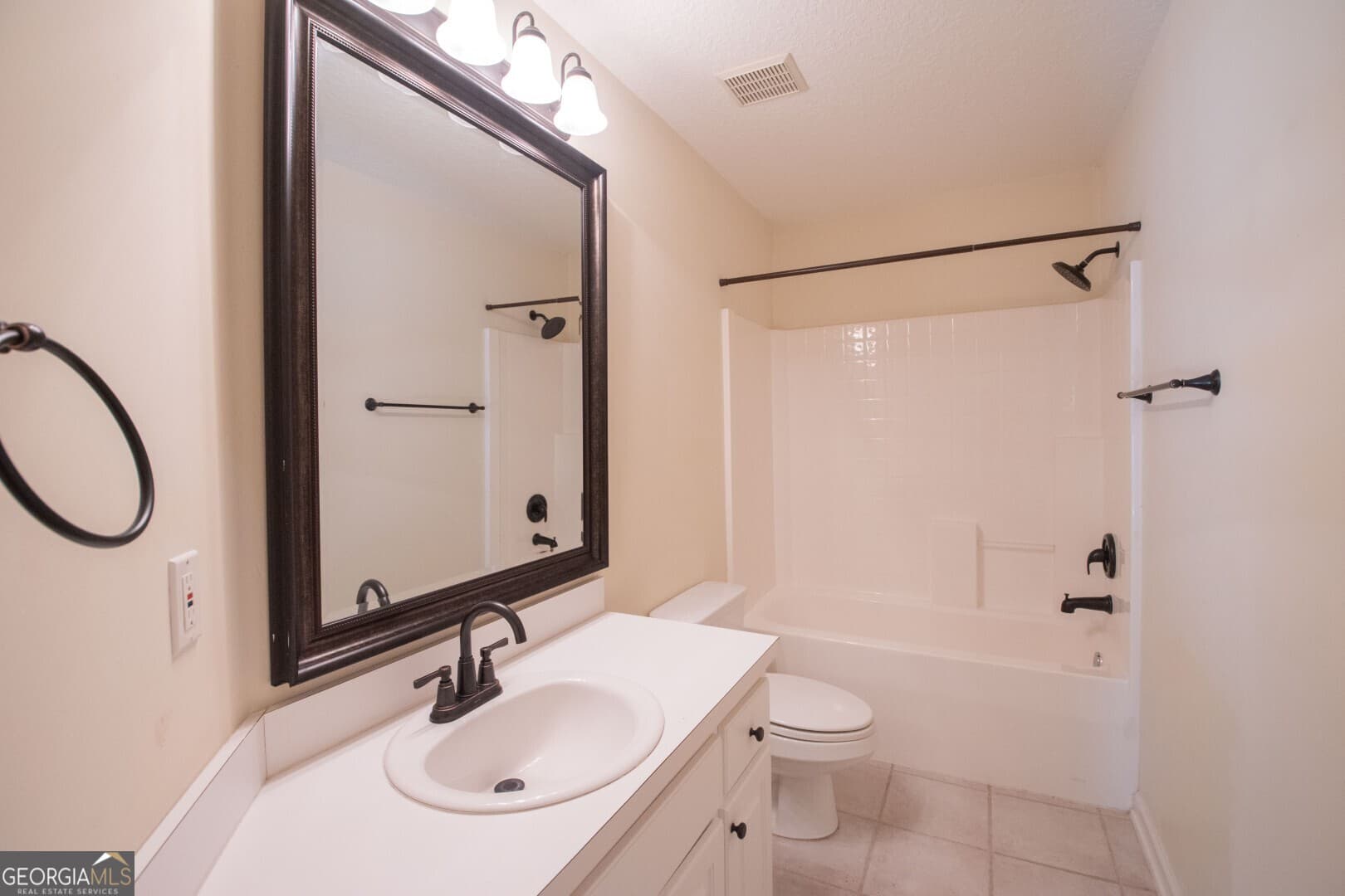 5 bedroom, 3 bathroom, 2,462 sq ft single family residence under contract at 245 Chase Court, St. Marys, GA 31558 — photo 6