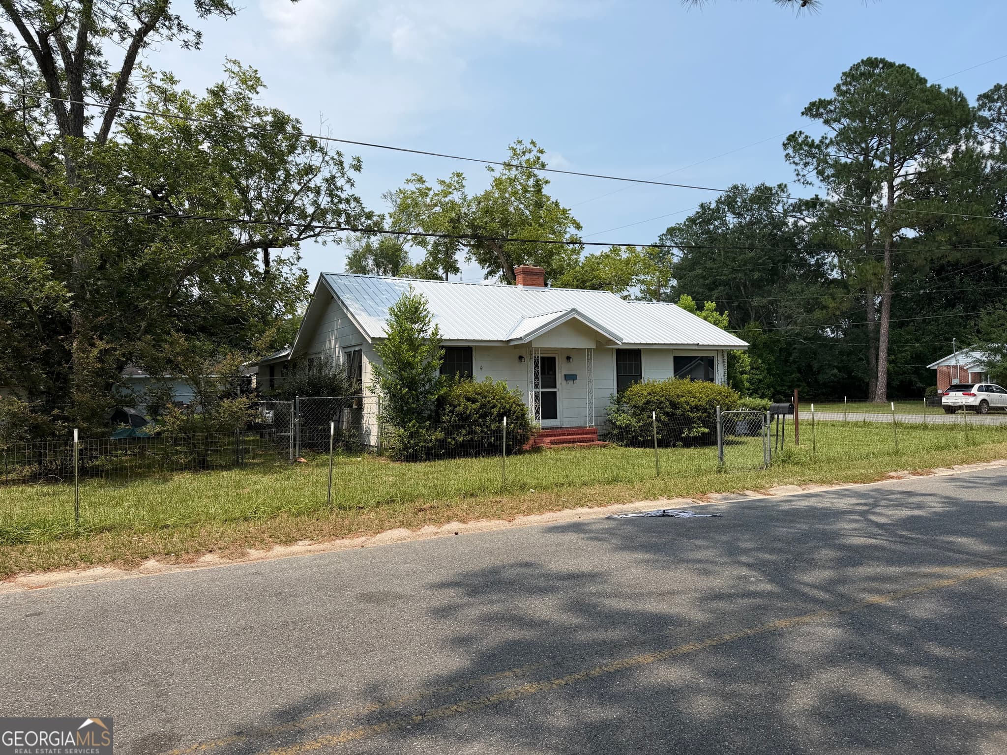 3 bedroom, 2 bathroom, 1,562 sq ft single family residence for sale at 1302 Elizabeth Street, Waycross, GA 31503 — photo 3