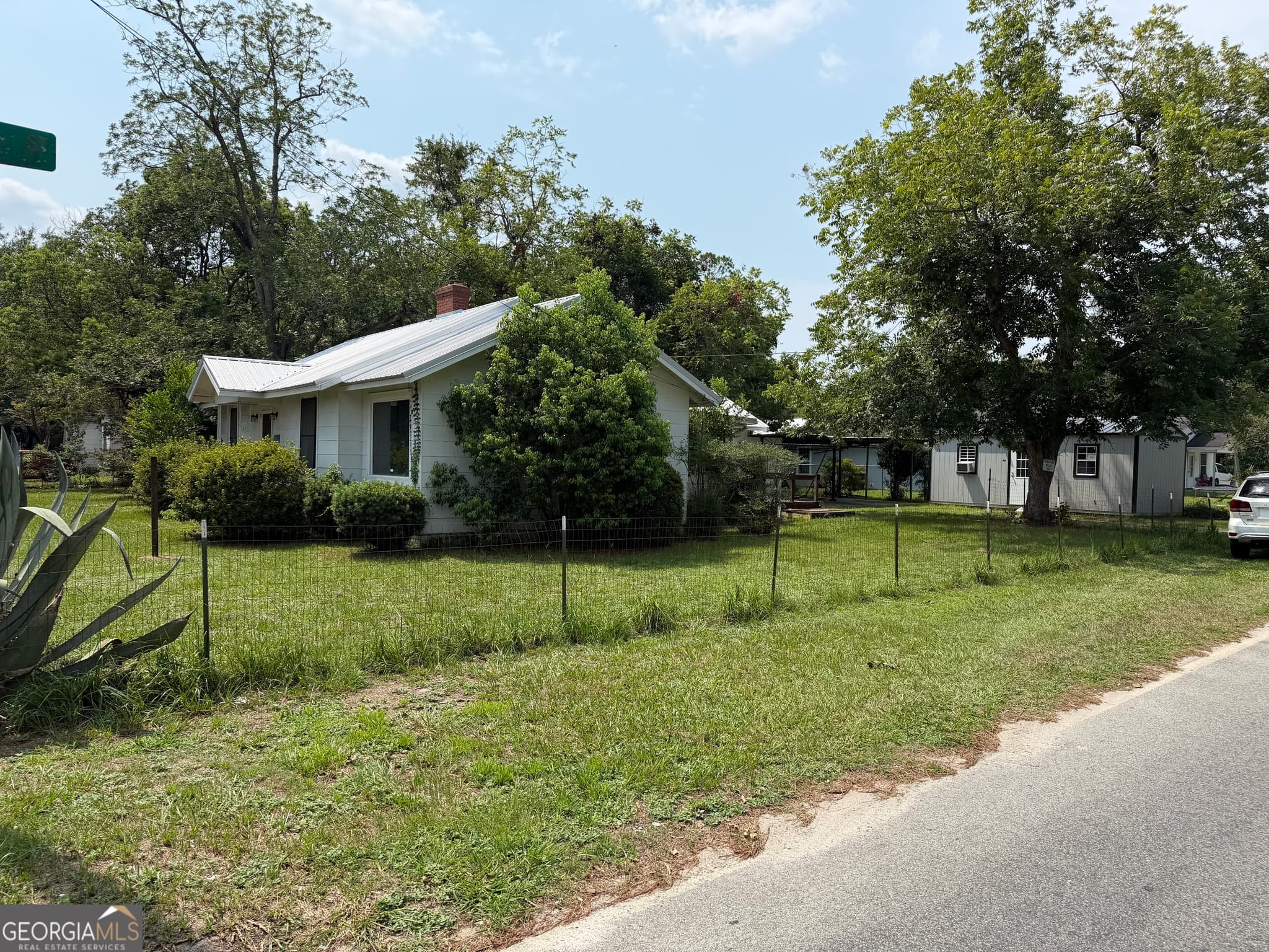3 bedroom, 2 bathroom, 1,562 sq ft single family residence for sale at 1302 Elizabeth Street, Waycross, GA 31503 — photo 4