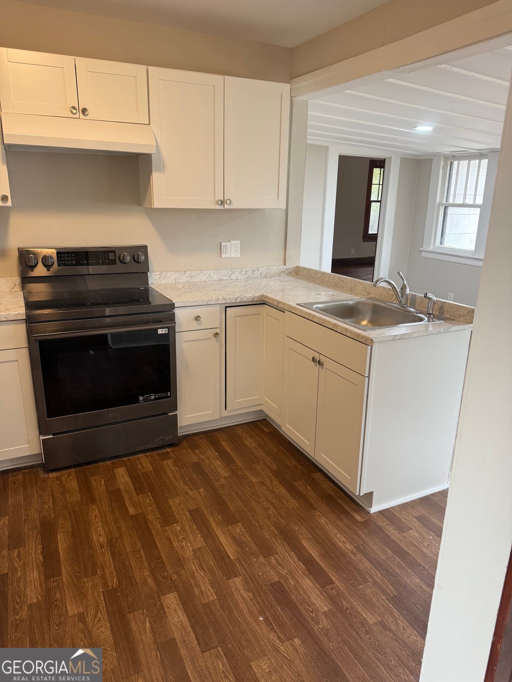 3 bedroom, 2 bathroom, 1,562 sq ft single family residence for sale at 1302 Elizabeth Street, Waycross, GA 31503 — photo 8