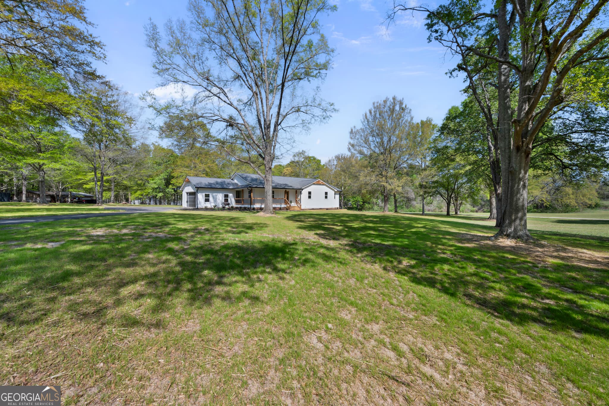 6 bedroom, 4.5 bathroom, 4,789 sq ft single family residence for sale at 401 Coleman Drive, Statham, GA 30666 — photo 2