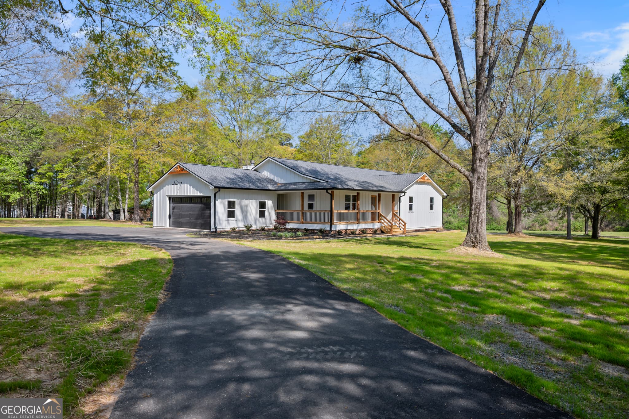 6 bedroom, 4.5 bathroom, 4,789 sq ft single family residence for sale at 401 Coleman Drive, Statham, GA 30666 — photo 6