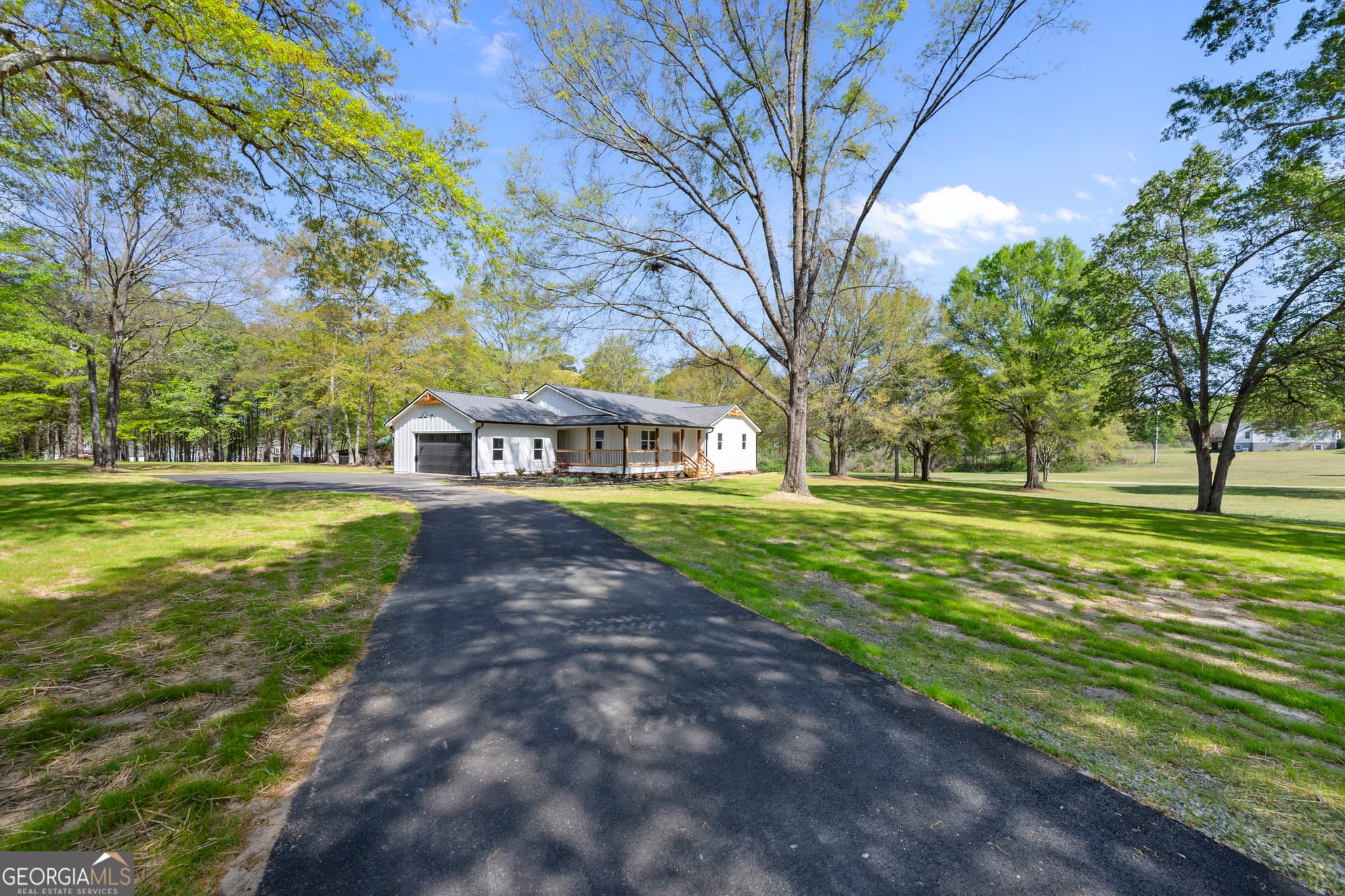6 bedroom, 4.5 bathroom, 4,789 sq ft single family residence for sale at 401 Coleman Drive, Statham, GA 30666 — photo 5