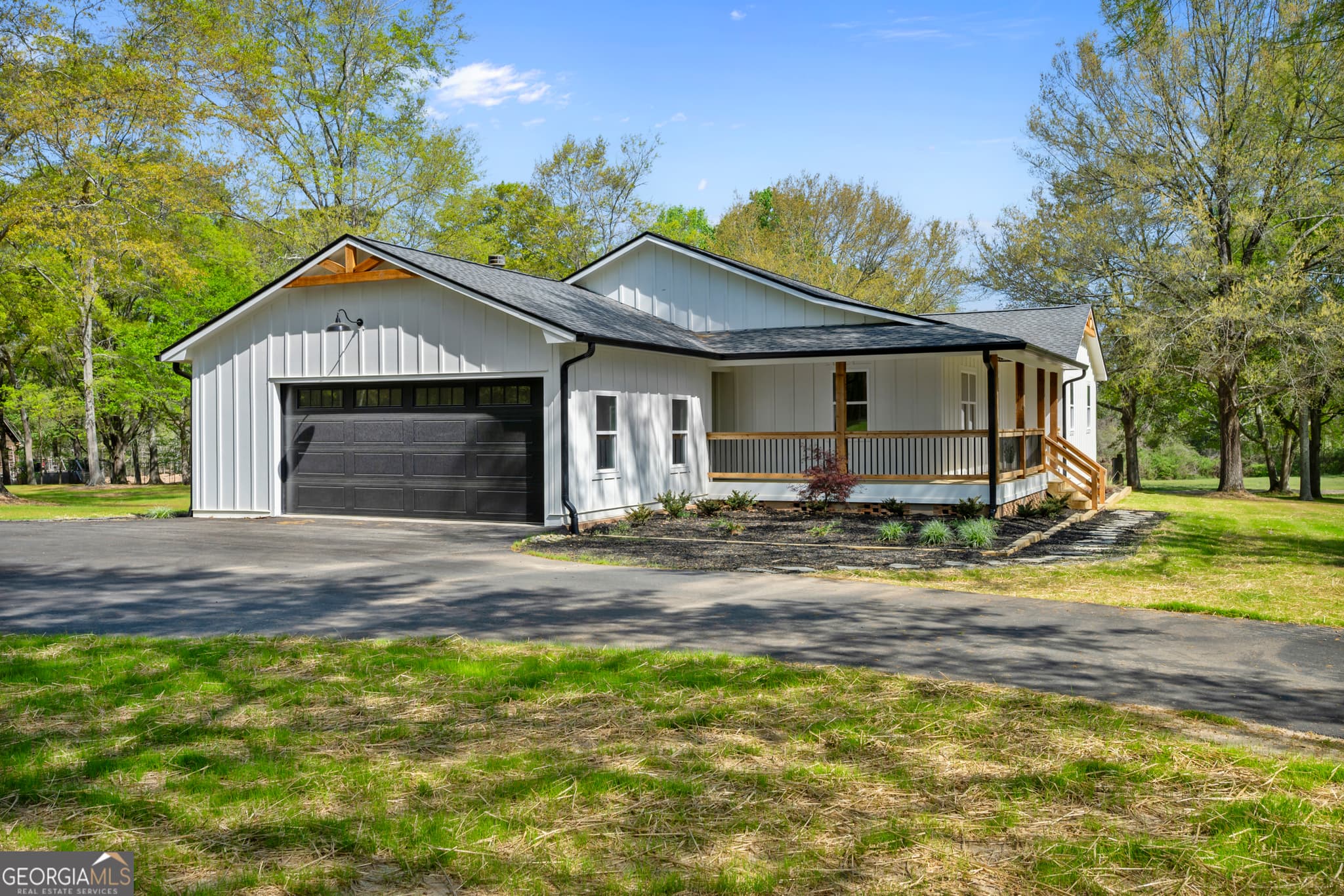 6 bedroom, 4.5 bathroom, 4,789 sq ft single family residence for sale at 401 Coleman Drive, Statham, GA 30666 — photo 8