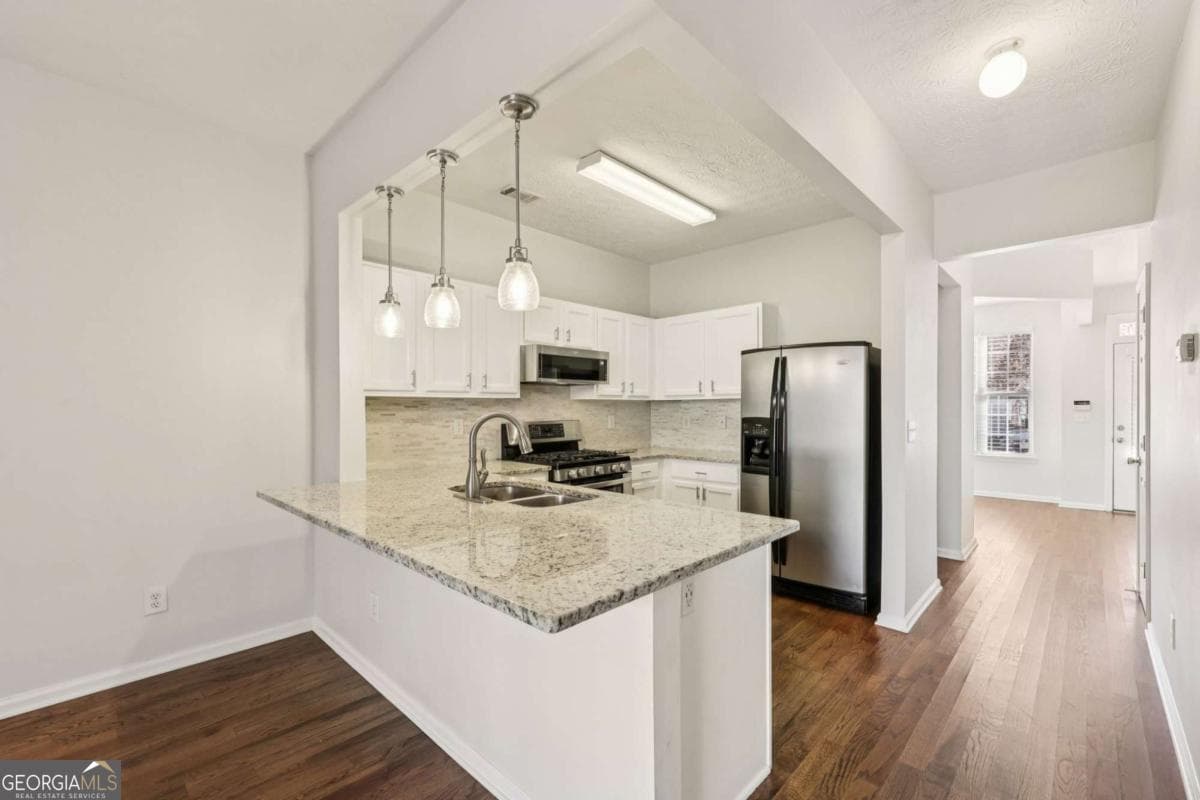 2 bedroom, 2.5 bathroom, 1,398 sq ft townhouse for sale at 1363 Penhurst Drive, Lawrenceville, GA 30043 — photo 3