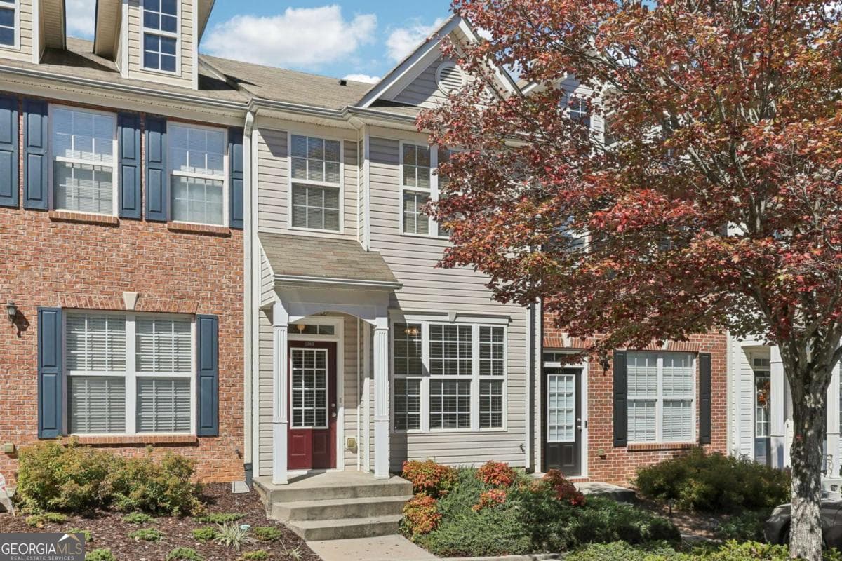2 bedroom, 2.5 bathroom, 1,398 sq ft townhouse for sale at 1363 Penhurst Drive, Lawrenceville, GA 30043 — photo 1 of 23