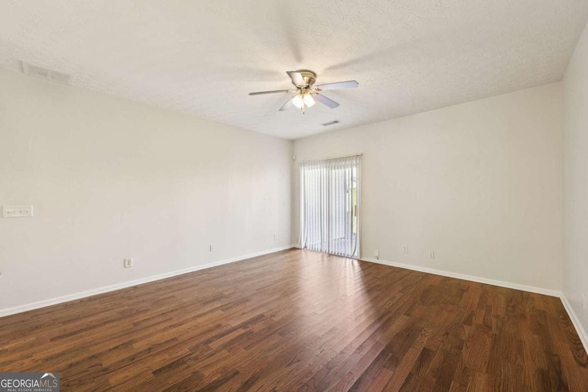 2 bedroom, 2.5 bathroom, 1,398 sq ft townhouse for sale at 1363 Penhurst Drive, Lawrenceville, GA 30043 — photo 8
