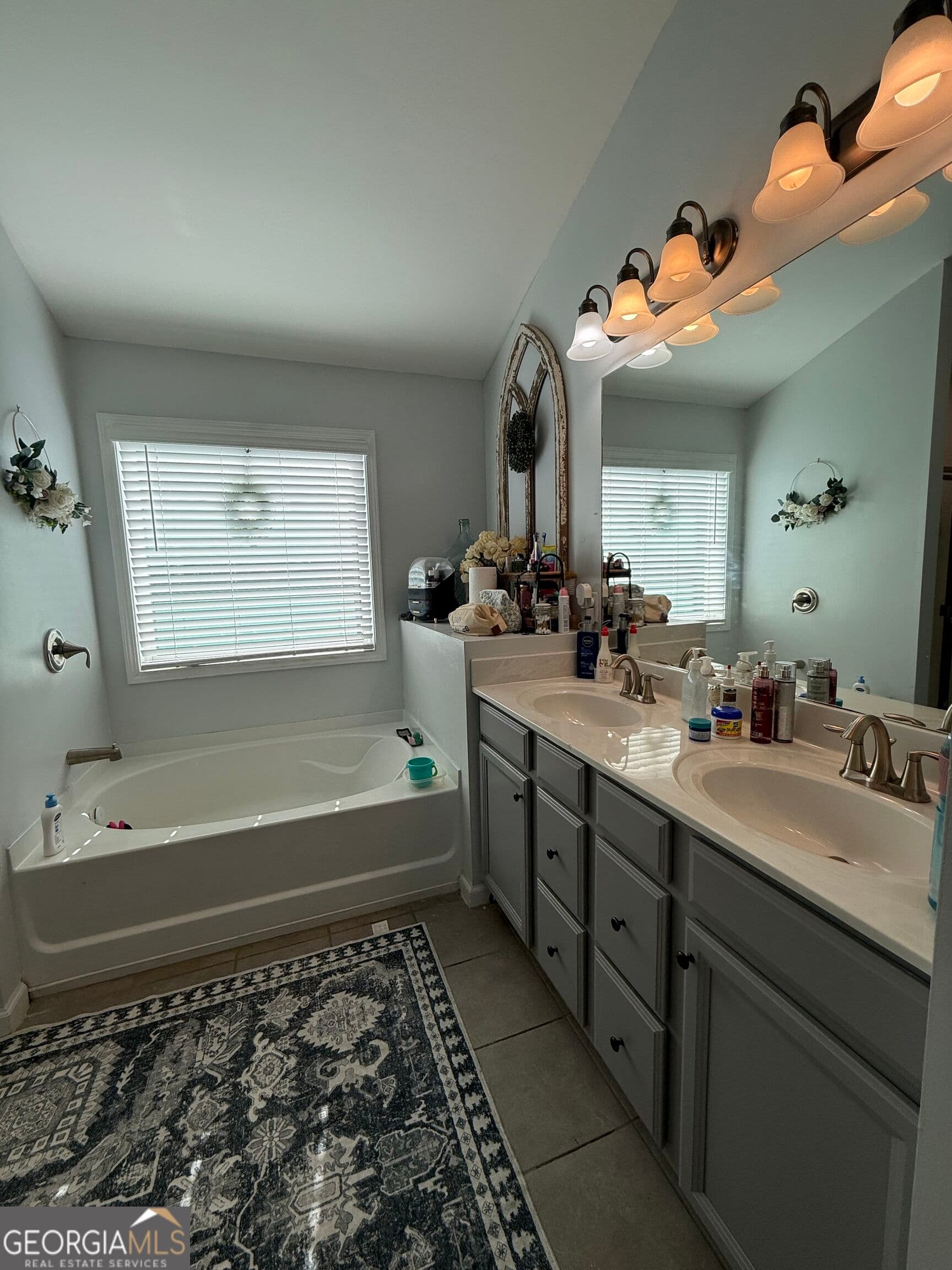 3 bedroom, 2.5 bathroom, 1,842 sq ft townhouse for sale at 1241 Foxcroft Lane, Cumming, GA 30041 — photo 4
