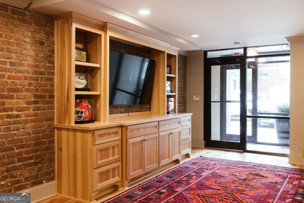 2 bedroom, 2 bathroom, 897 sq ft loft,condominium for sale at 244 Washington Street 250, Athens, GA 30601 — photo 6
