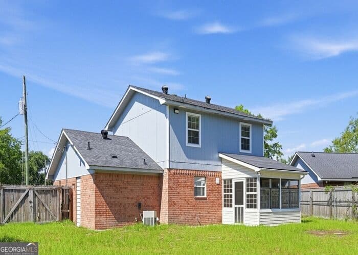 3 bedroom, 1.5 bathroom, 1,599 sq ft single family residence for sale at 1528 Woodcrest Circle, Hinesville, GA 31313 — photo 3