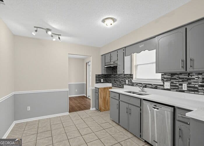 3 bedroom, 1.5 bathroom, 1,599 sq ft single family residence for sale at 1528 Woodcrest Circle, Hinesville, GA 31313 — photo 10
