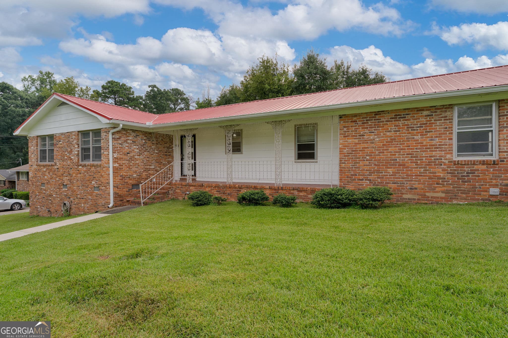 3 bedroom, 2 bathroom, 1,878 sq ft single family residence for sale at 1588 N Atwood Drive, Macon, GA 31204 — photo 3