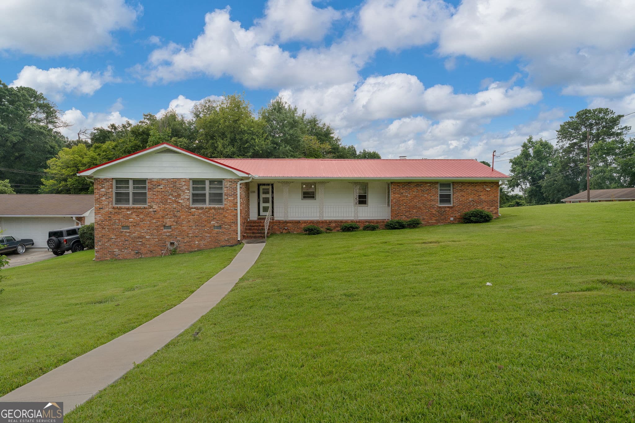 3 bedroom, 2 bathroom, 1,878 sq ft single family residence for sale at 1588 N Atwood Drive, Macon, GA 31204 — photo 1 of 39