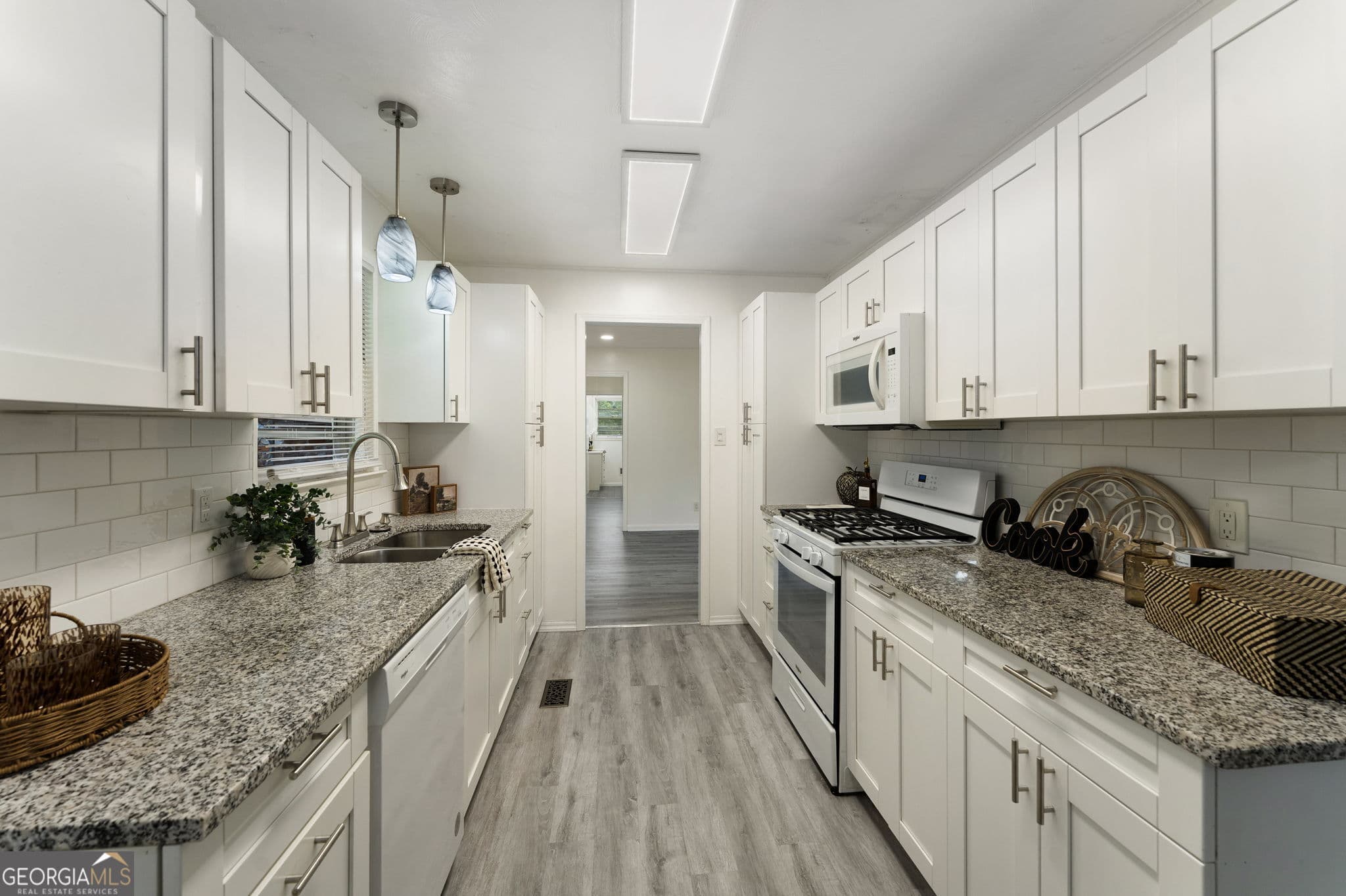 3 bedroom, 2 bathroom, 1,878 sq ft single family residence for sale at 1588 N Atwood Drive, Macon, GA 31204 — photo 10