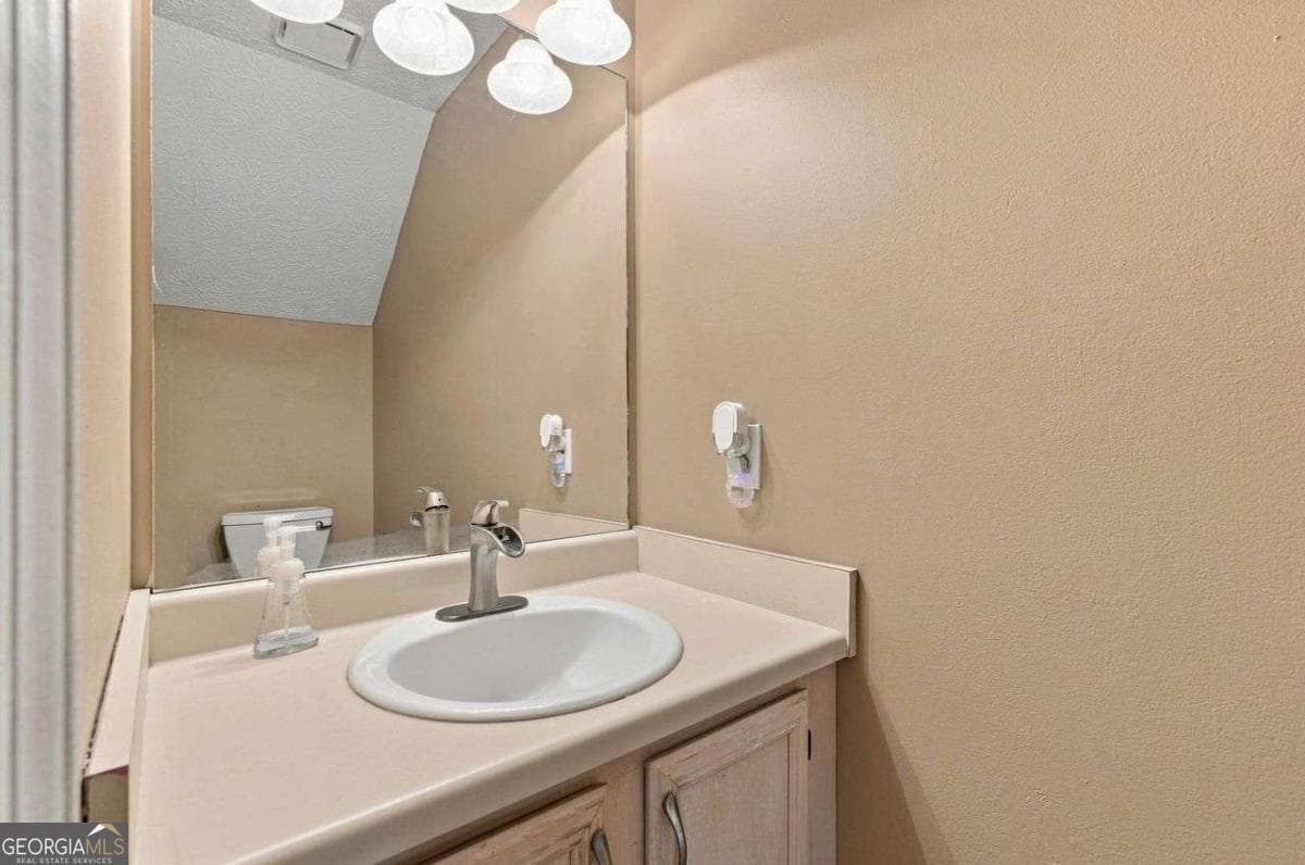 4 bedroom, 2.5 bathroom, 2,900 sq ft single family residence for sale at 9878 Point View Drive, Jonesboro, GA 30238 — photo 7