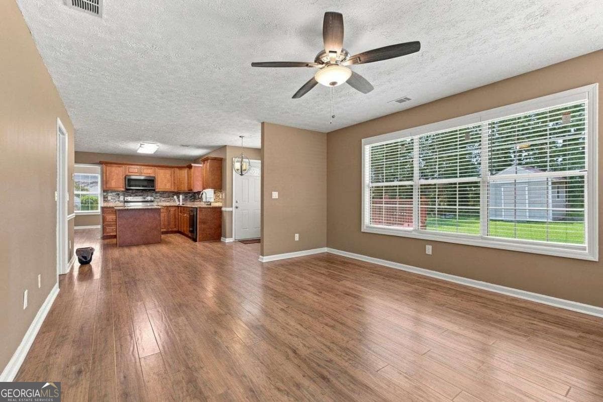 4 bedroom, 2.5 bathroom, 2,900 sq ft single family residence for sale at 9878 Point View Drive, Jonesboro, GA 30238 — photo 10