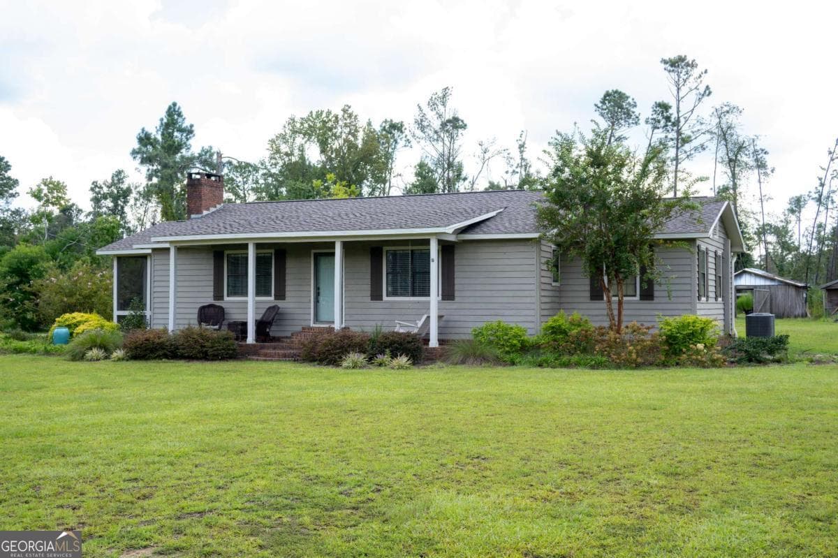 4 bedroom, 3 bathroom, 2,092 sq ft single family residence for sale at 371 Burketts Ferry Road, Hazlehurst, GA 31539 — photo 2