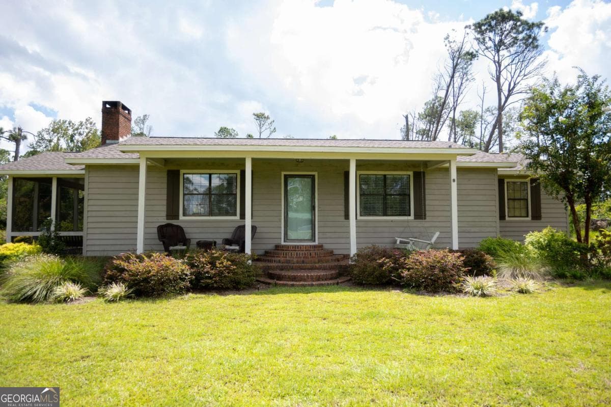 4 bedroom, 3 bathroom, 2,092 sq ft single family residence for sale at 371 Burketts Ferry Road, Hazlehurst, GA 31539 — photo 3