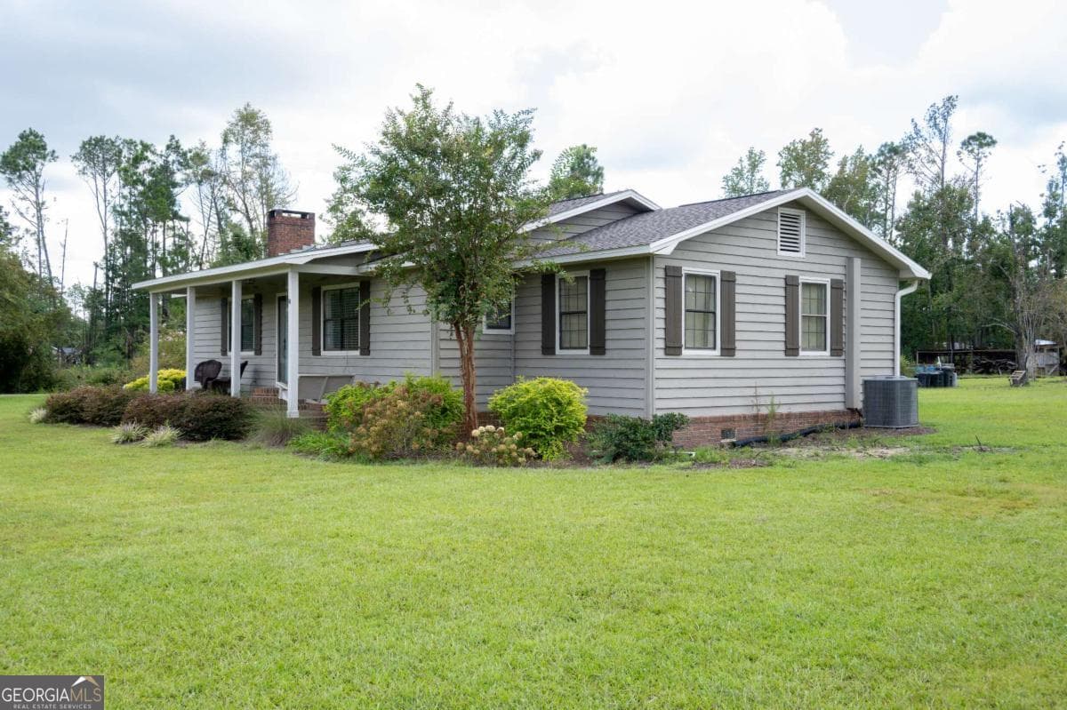 4 bedroom, 3 bathroom, 2,092 sq ft single family residence for sale at 371 Burketts Ferry Road, Hazlehurst, GA 31539 — photo 5