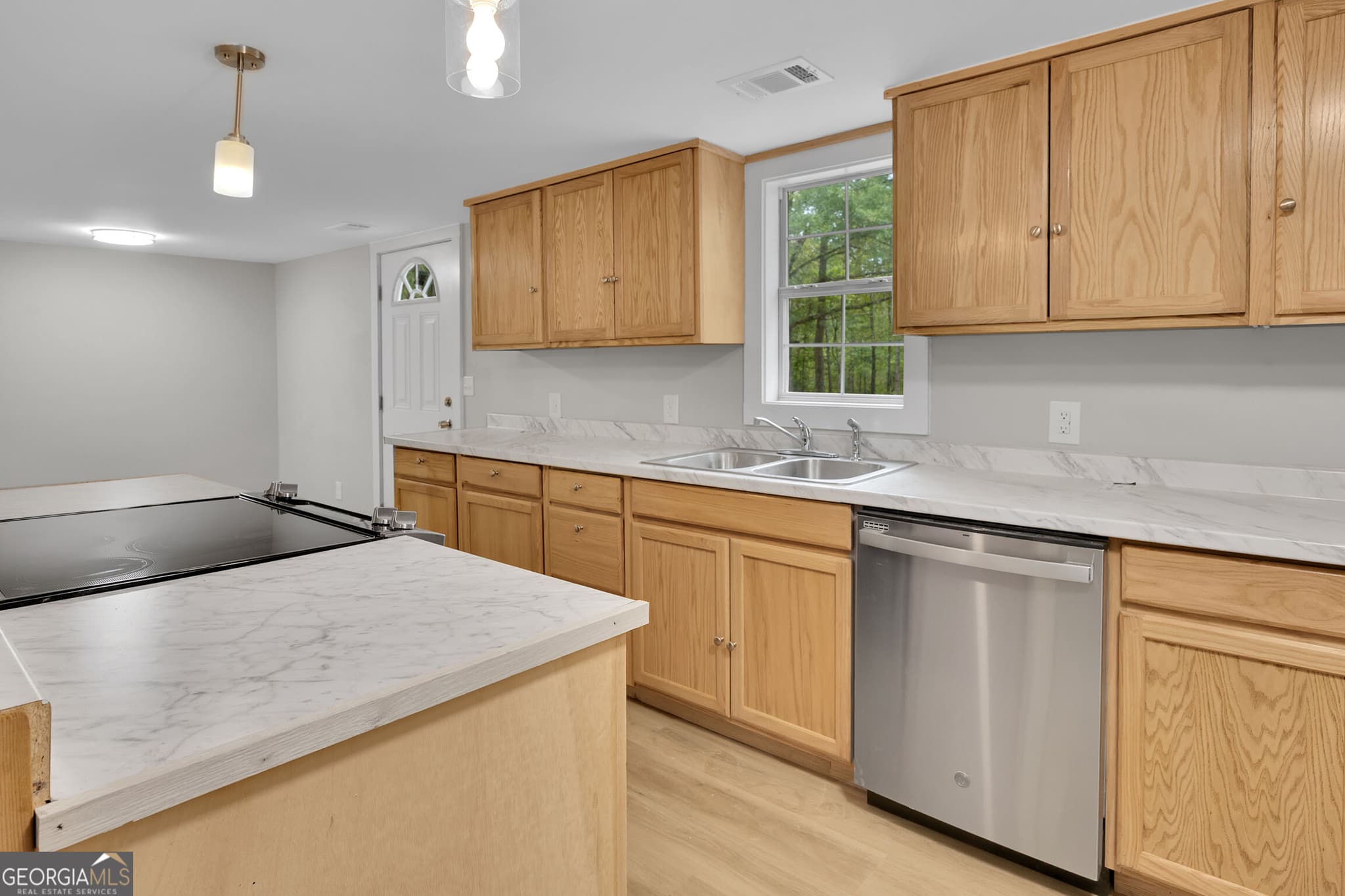 3 bedroom, 2 bathroom, 1,248 sq ft single family residence for sale at 215 Falcon Ridge, Newborn, GA 30056 — photo 7