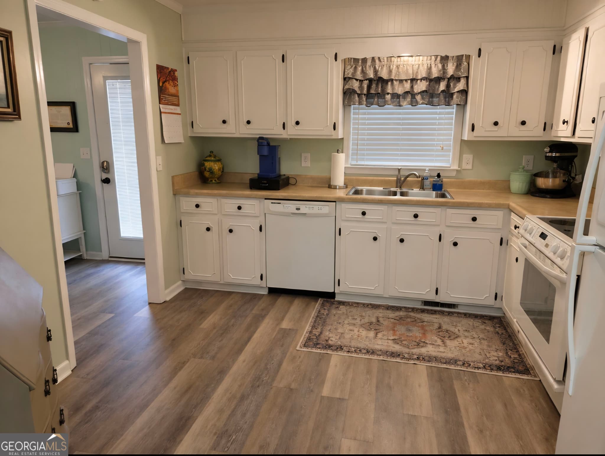 3 bedroom, 2.5 bathroom, 1,756 sq ft single family residence for sale at 120 Lynn Place, Cochran, GA 31014 — photo 6