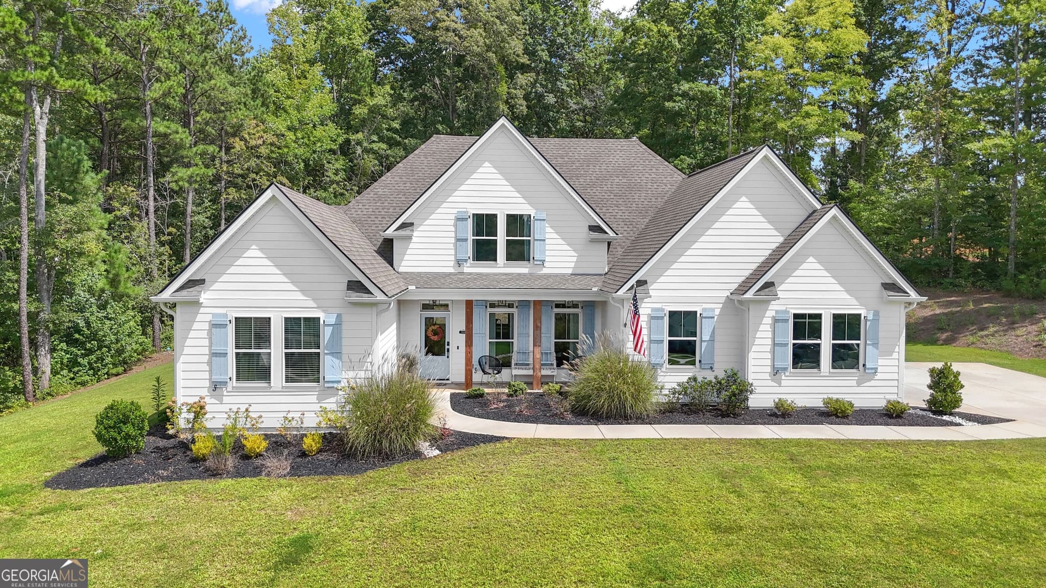 4 bedroom, 3.5 bathroom, 2,628 sq ft single family residence for sale at 215 Greyfairs Avenue, Senoia, GA 30276 — photo 2