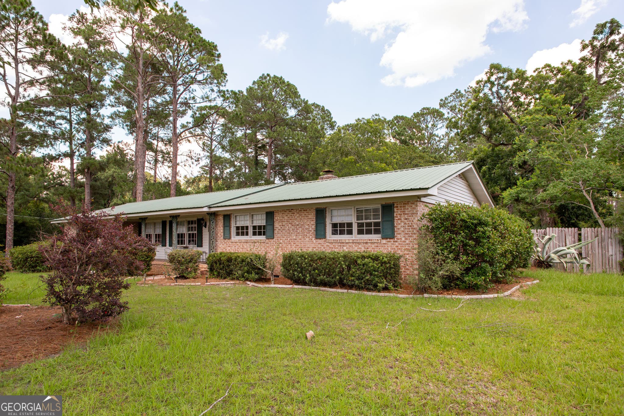 3 bedroom, 2 bathroom, 1,984 sq ft single family residence for sale at 1604 Darling Avenue, Waycross, GA 31501 — photo 2