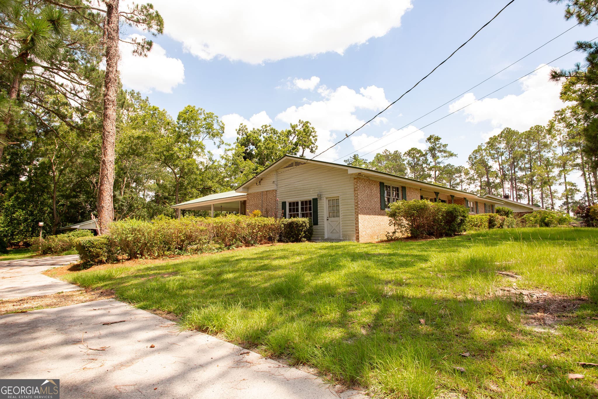 3 bedroom, 2 bathroom, 1,984 sq ft single family residence for sale at 1604 Darling Avenue, Waycross, GA 31501 — photo 6