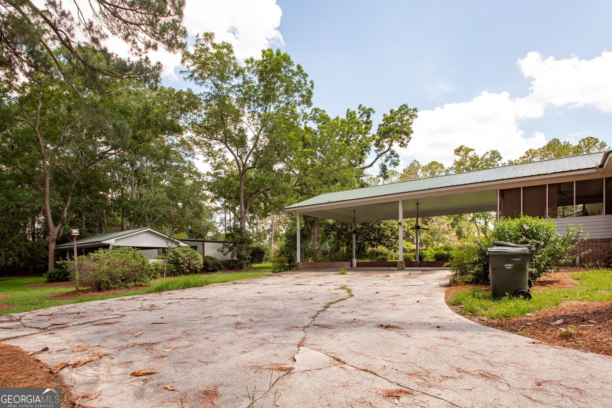 3 bedroom, 2 bathroom, 1,984 sq ft single family residence for sale at 1604 Darling Avenue, Waycross, GA 31501 — photo 7