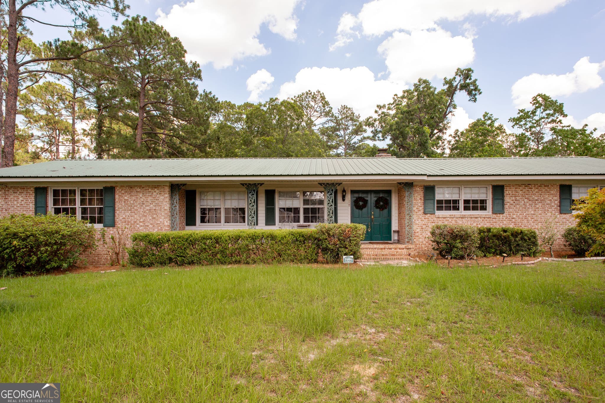 3 bedroom, 2 bathroom, 1,984 sq ft single family residence for sale at 1604 Darling Avenue, Waycross, GA 31501 — photo 3