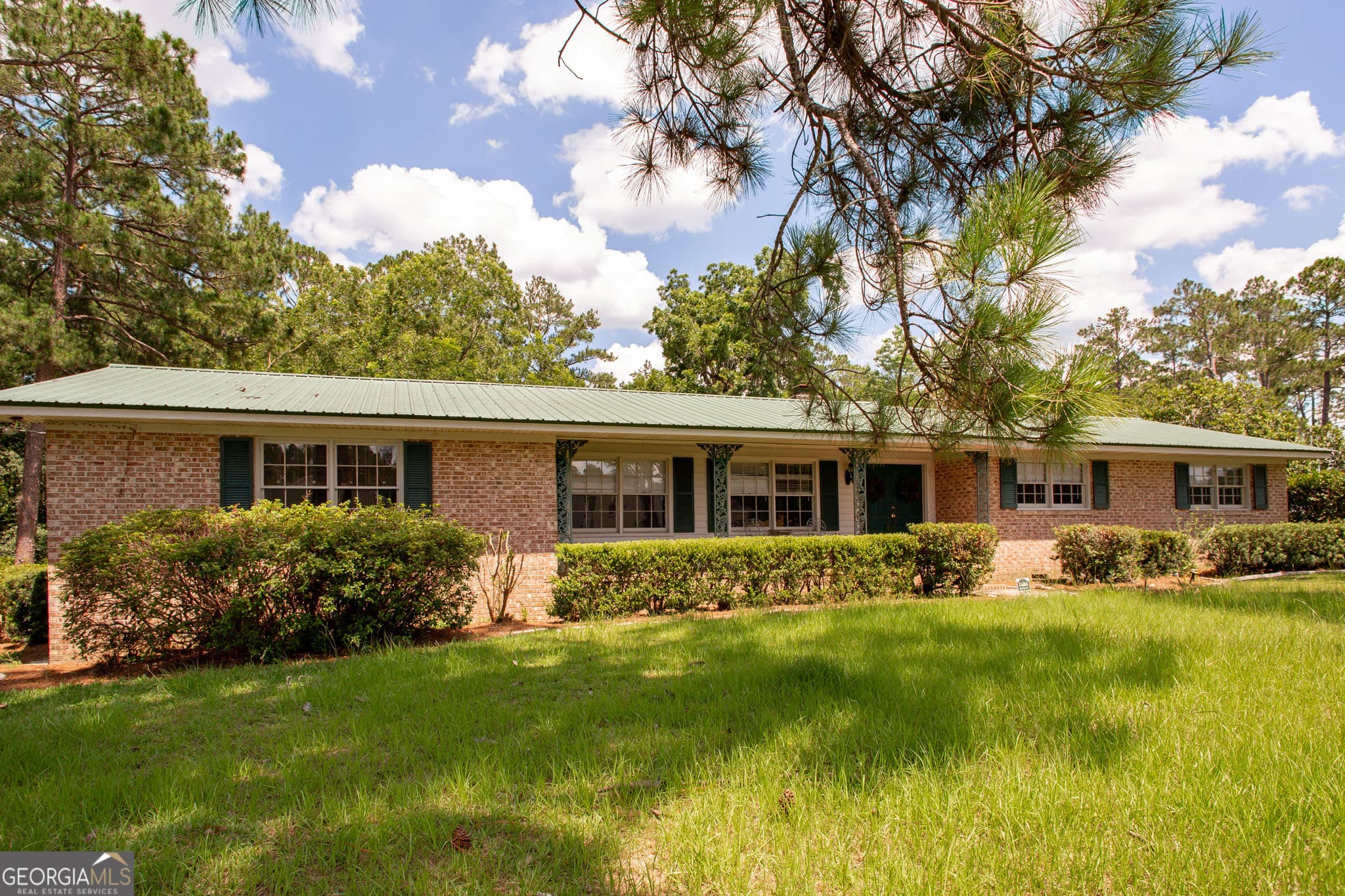 3 bedroom, 2 bathroom, 1,984 sq ft single family residence for sale at 1604 Darling Avenue, Waycross, GA 31501 — photo 5