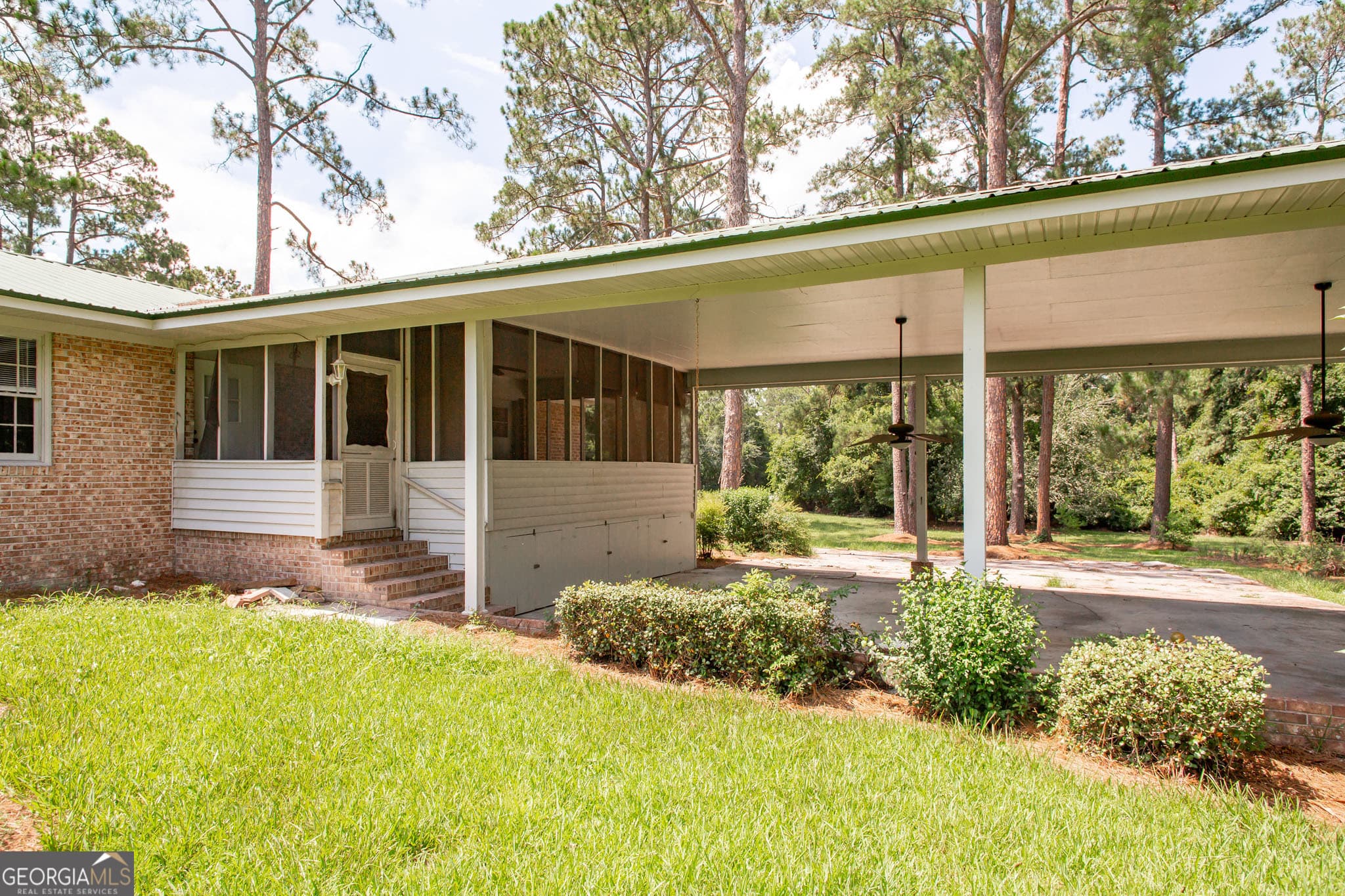 3 bedroom, 2 bathroom, 1,984 sq ft single family residence for sale at 1604 Darling Avenue, Waycross, GA 31501 — photo 9