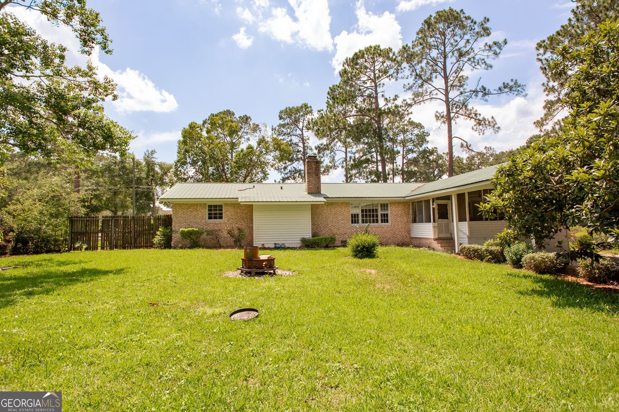 3 bedroom, 2 bathroom, 1,984 sq ft single family residence for sale at 1604 Darling Avenue, Waycross, GA 31501 — photo 10