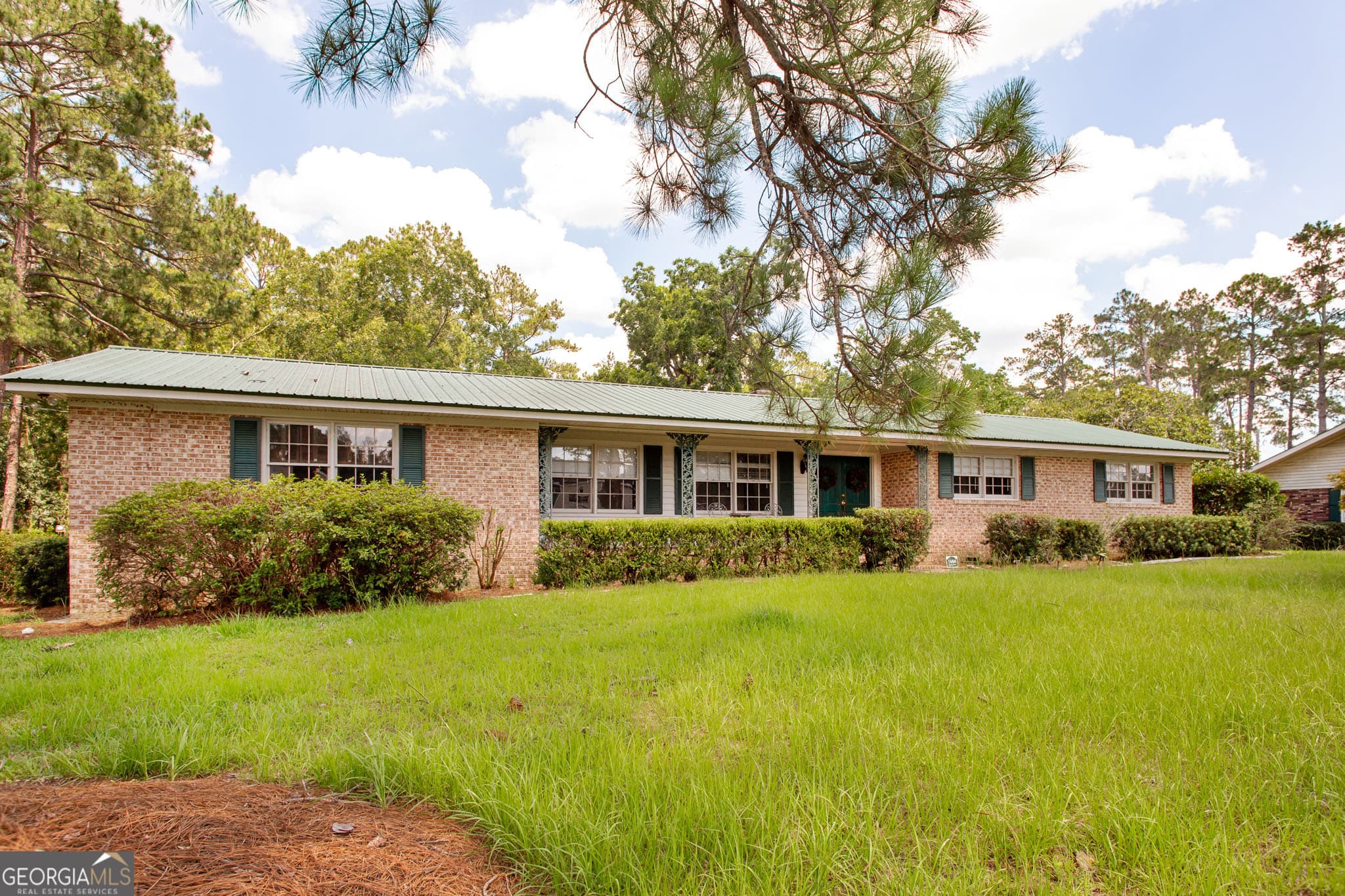 3 bedroom, 2 bathroom, 1,984 sq ft single family residence for sale at 1604 Darling Avenue, Waycross, GA 31501 — photo 4