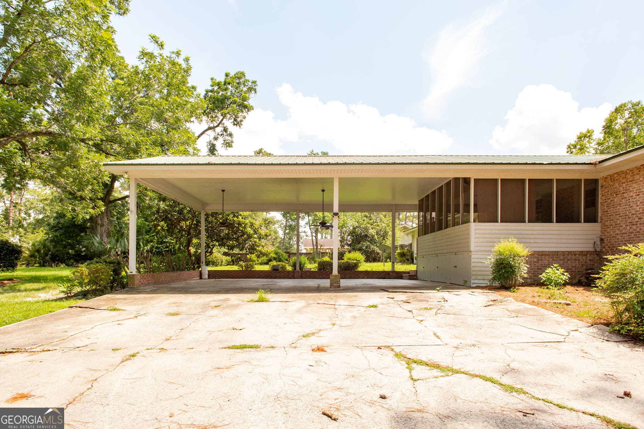3 bedroom, 2 bathroom, 1,984 sq ft single family residence for sale at 1604 Darling Avenue, Waycross, GA 31501 — photo 8