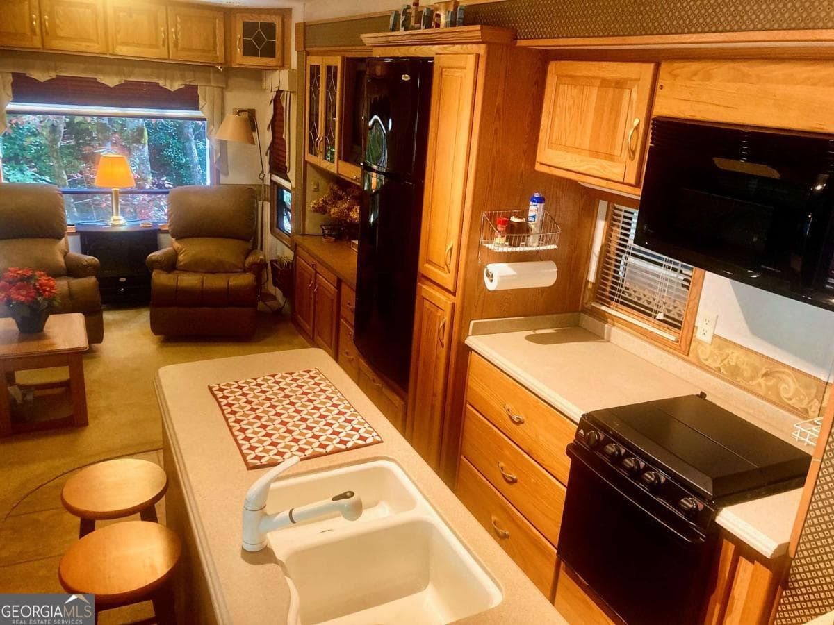 1 bedroom, 1 bathroom, 350 sq ft manufactured home,single family residence for sale at 1112 Creekside Drive 12, Hiawassee, GA 30546 — photo 4